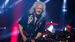 El guitarrista de Queen publica una canción en homenaje a la sonda espacial New Horizons, y ya puedes escucharla